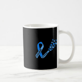 Diabetes-Sensibilisierungsband und Schmetterlinge Kaffeetasse