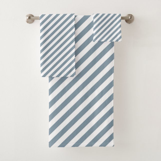 Diagonal blue and white stripes pattern badhandtuch set (Insitu)