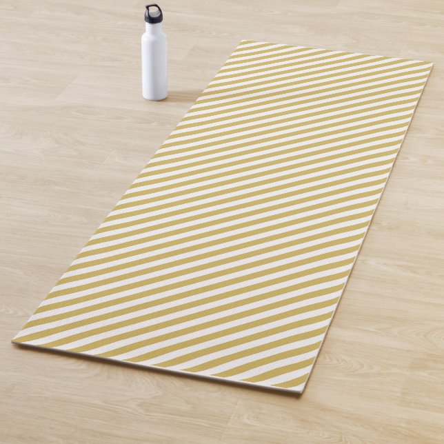 Diagonal golden yellow and white stripes pattern yogamatte (Beispiel)