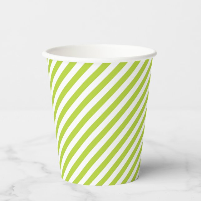 Diagonal lime green and white stripes pattern pappbecher (Vorderseite)