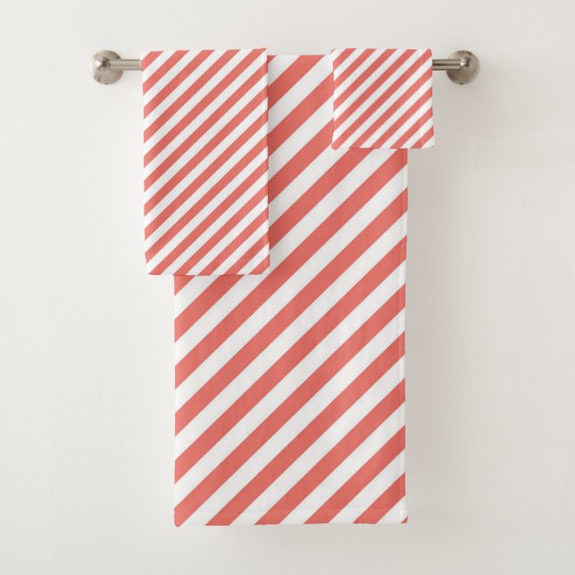 Diagonal pattern of pink and white stripes badhandtuch set (Insitu)