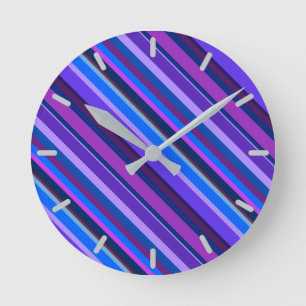 Diagonal stripes in blue and purple runde wanduhr