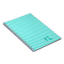 Diagonale Neonblau-weiße Streifen Initialen