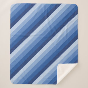 Diagonale Ombre-Streifen in blauen Tönen Sherpadecke