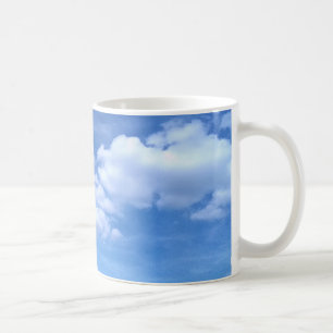 Diagonale Wolkenfolge Kaffeetasse
