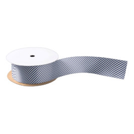 Diagonales Muster aus navyblauen und weißen Streif Satinband