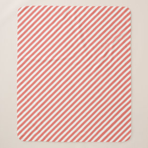 Diagonales Muster aus rosa und weißen Streifen Sherpadecke
