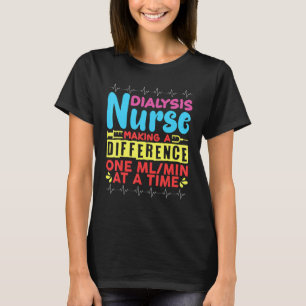 Dialyse-Krankenschwester, die einen Unterschied ma T-Shirt