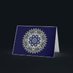 Diamant-und Saphir-blaues Chanukka-Kaleidoskop Feiertagskarte<br><div class="desc">Diese Karte kennzeichnet ein abstraktes Kaleidoskop in der Mandalaform in den perfekten Saisonschatten des Saphir- und Kobaltblaus.  Innere Mitteilung und Unterzeichnungslinie sind zu personifizieren oder zu entfernen die Vorlagen,  wie Sie wünschen.  Verfügbar in der Anmerkung in Scheckkartengröße auch!</div>