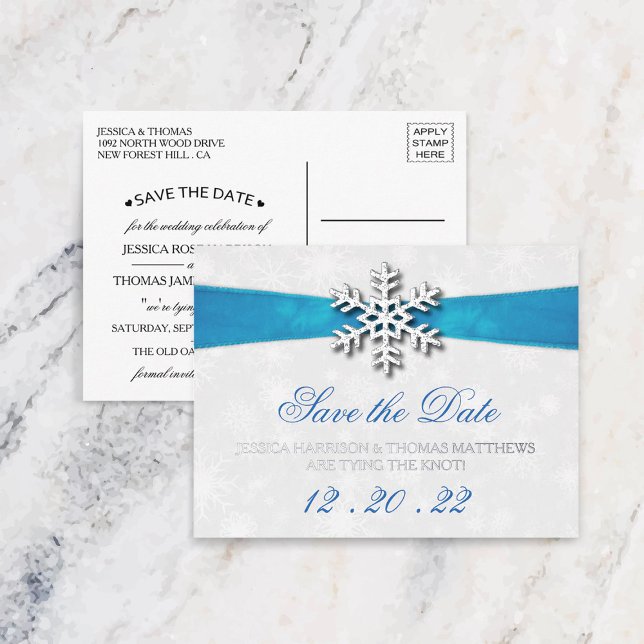 Diamante Snowflake & Blue Ribbon Winter Wedding Folie Einladungspostkarte (Von Creator hochgeladen)