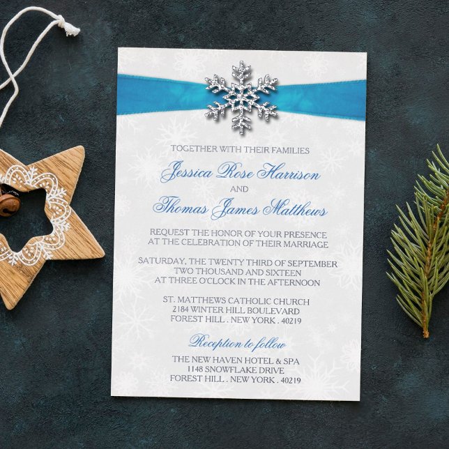 Diamante Snowflake & Blue Ribbon Winter Wedding Folieneinladung (Von Creator hochgeladen)