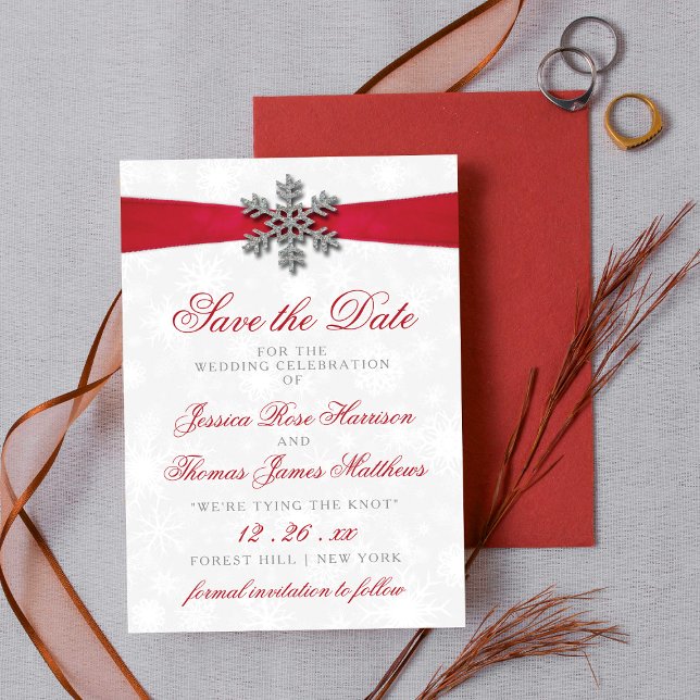 Diamante Snowflake & Red Ribbon Winter Wedding Einladung (Von Creator hochgeladen)