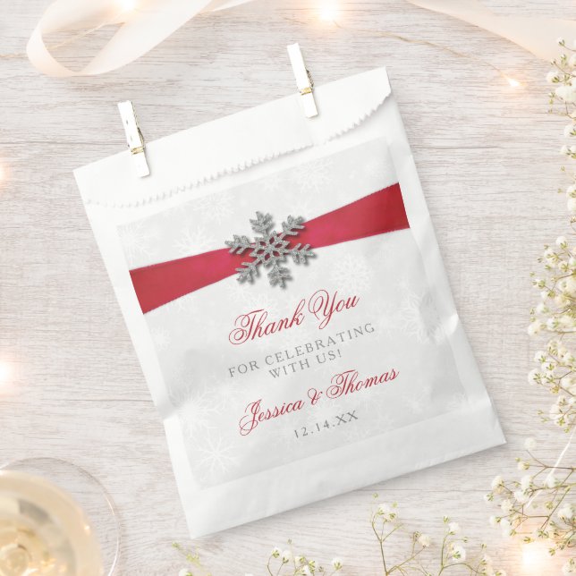 Diamante Snowflake & Red Ribbon Winter Wedding Geschenktütchen (Ausgeschnitten)