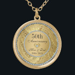 Diamanten und Gold 50. Hochzeitstag Vergoldete Kette<br><div class="desc">Elegante goldene Farbtöne mit zwei Herzen und einem Diamanten,  Gold 50. Hochzeitstag . Zum 25. Jahrestag kommt es in Silbertönen.</div>