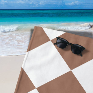 Diamantenmuster in Weiß und Mocha Mousse Strandtuch