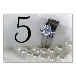 Diamantenrings und White Pearls Wedding Tischnummer