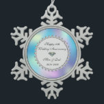 Diamond Holographic 10. Wedding Jubiläum Schneeflocken Zinn-Ornament<br><div class="desc">Elegante silberne Diamanten auf holografischem Hintergrund 10. Hochzeitstag Schmuck.</div>