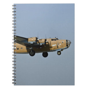 Diamond Lil B-24 Bomber, landet in Oshkosh, Notizblock