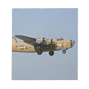 Diamond Lil B-24 Bomber, landet in Oshkosh, Notizblock