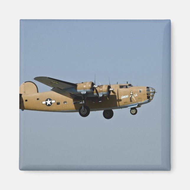 Diamond Lil B-24 Bomber, Landung in Oshkosh, Magnet (Vorne)