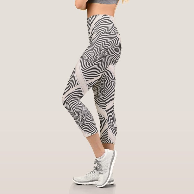 Diamond Swirl Capri Leggings (Links)