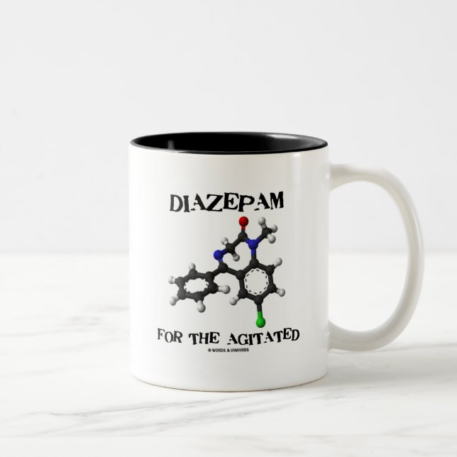 Diazepam für das aufgeregte (chemisches Molekül) Zweifarbige Tasse (Rechts)