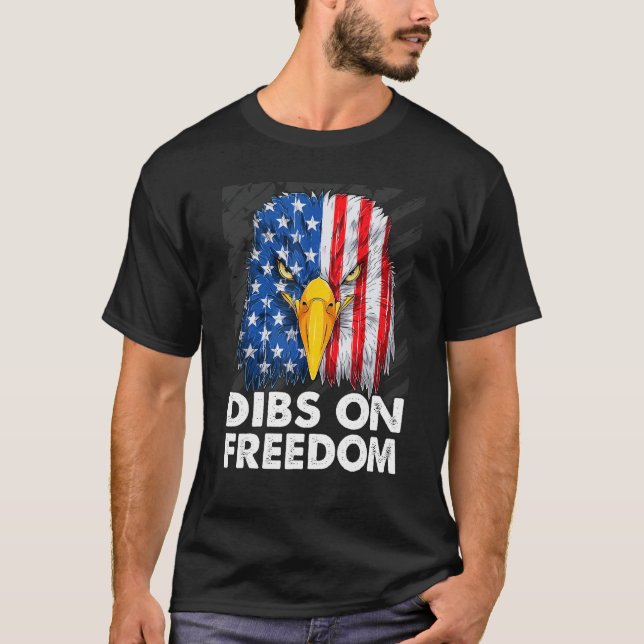 Dibs on Freedom 4th of July US Flag Firecrackers T-Shirt (Vorderseite)