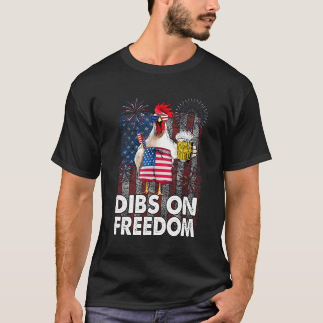 Dibs on Freedom Chicken 4th of July US Flag Firecr T-Shirt (Vorderseite)