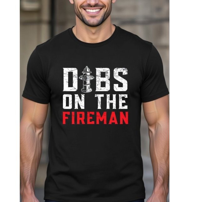 Dibs On The Fireman - Firefighter Wife Girlfriend  T-Shirt (Von Creator hochgeladen)