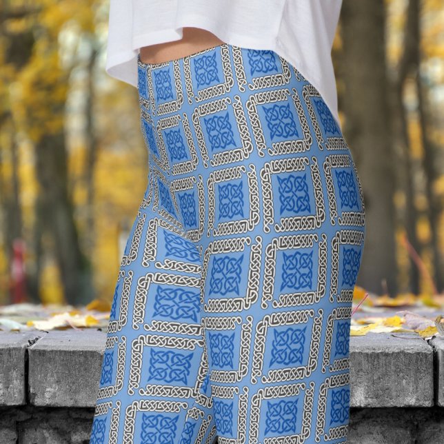 Dicke blaue und schwarze Tribal Muster Leggings (Bold Blue and Black Tribal Pattern Leggings)