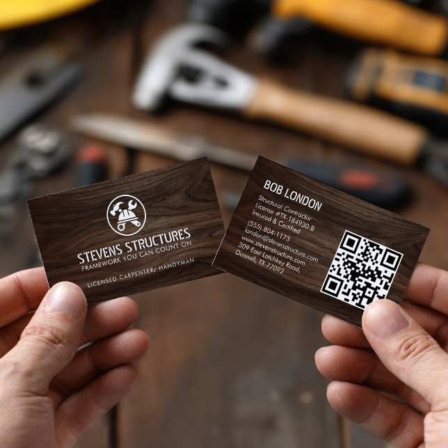 Dicke dunkle Holzbauweise QR-Code-Vertragspartner Visitenkarte (Bold Dark Wood Construction QR Code Contractor Business Card)