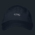 Dicke King Text Navy Cap - Premium Cotton Men's Ha Bestickte Baseballkappe<br><div class="desc">Klassische bestickte Kappe: Mit "King" auf der Vorderseite,  ist diese Marinekappe für alle gedacht,  die Stil und Komfort schätzen.</div>