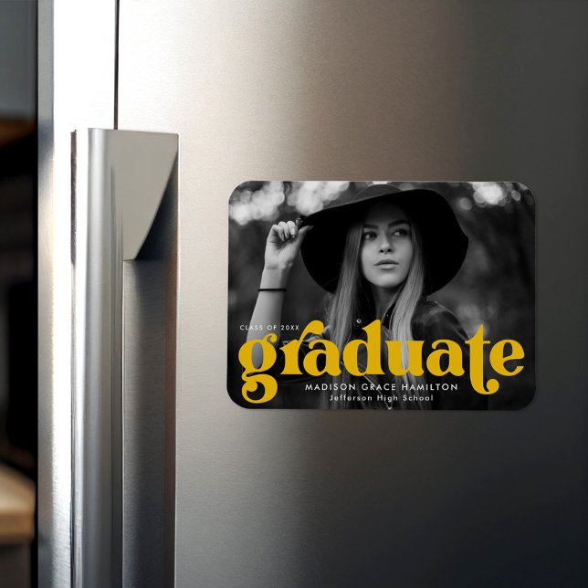 Dicke Typografie Gelbes Foto Abschluss Magnet (Von Creator hochgeladen)