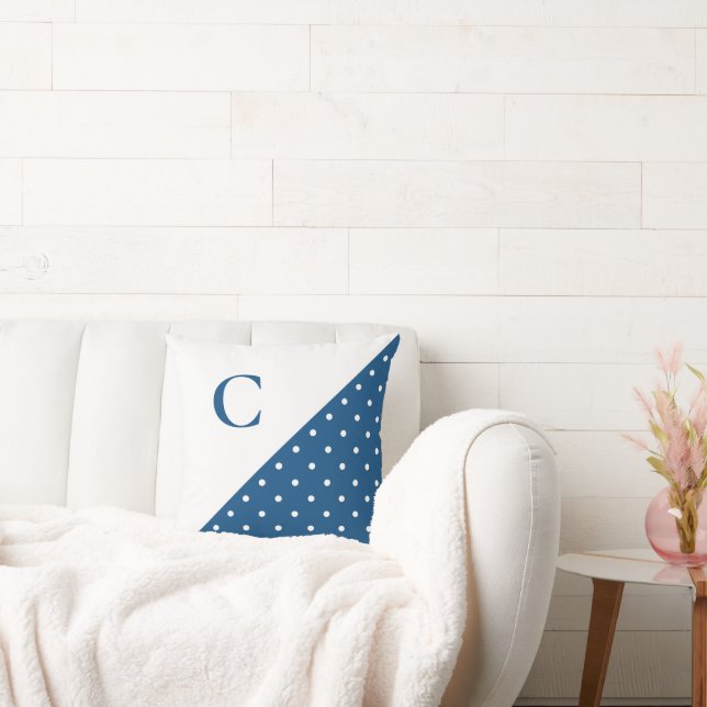 Dicke Weiß auf Blue Polka Dot Muster Monogram Kissen (Liege)
