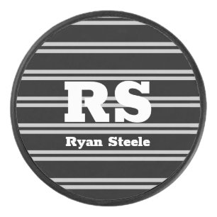 Dicke weiße Monogramm und Name, Lt Gray Lines auf Eishockey Puck