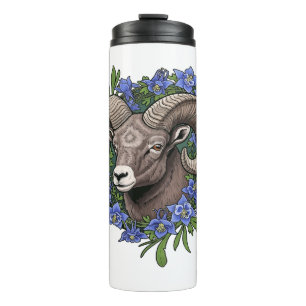 Dickhornschafe und blaue Colorado-Akelei-Blumen Thermosbecher