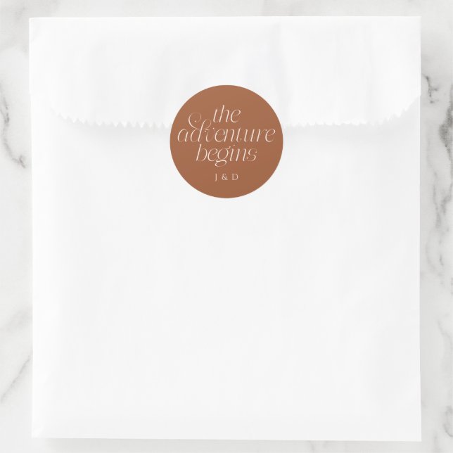 Die Abenteuer Beginnen Hochzeit Terrakotta Runder Aufkleber (Tasche)