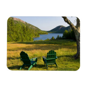 Die Adirondack-Stühle auf dem Rasen des Jordan Magnet