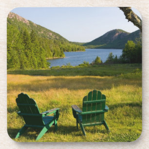 Die Adirondack-Stühle auf dem Rasen des Jordan Untersetzer