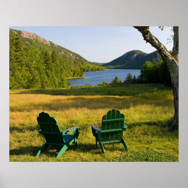 Die Adirondack-Stühle auf dem Rasen des Jordans Poster (Vorne)