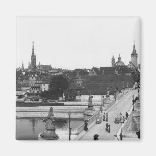 Die alte Brücke über der Fluss-Hauptleitung Magnet