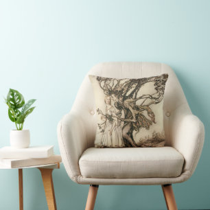 Die alte Frau im Wald von Arthur Rackham Kissen