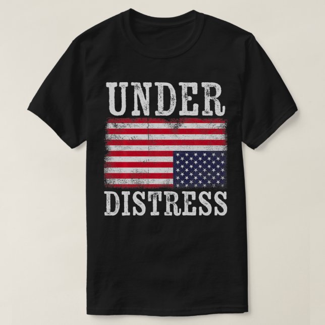 Die amerikanische Flagge auf der Rückseite unter N T-Shirt (Design vorne)