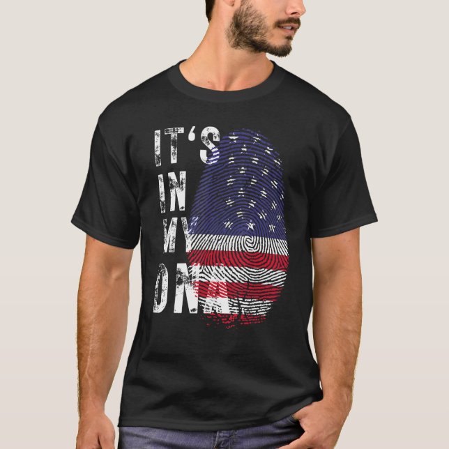 Die amerikanische Flagge der USA befindet sich in  T-Shirt (Vorderseite)