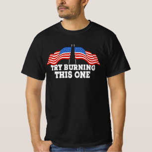 Die amerikanische Flagge versucht, dieses eine Una T-Shirt