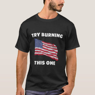 Die amerikanische Flagge versucht, dieses hier zu T-Shirt