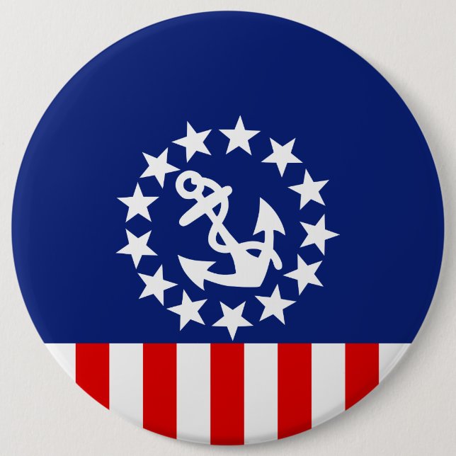 Die amerikanische Yachtflagge liegt an der Marina Button (Vorderseite)