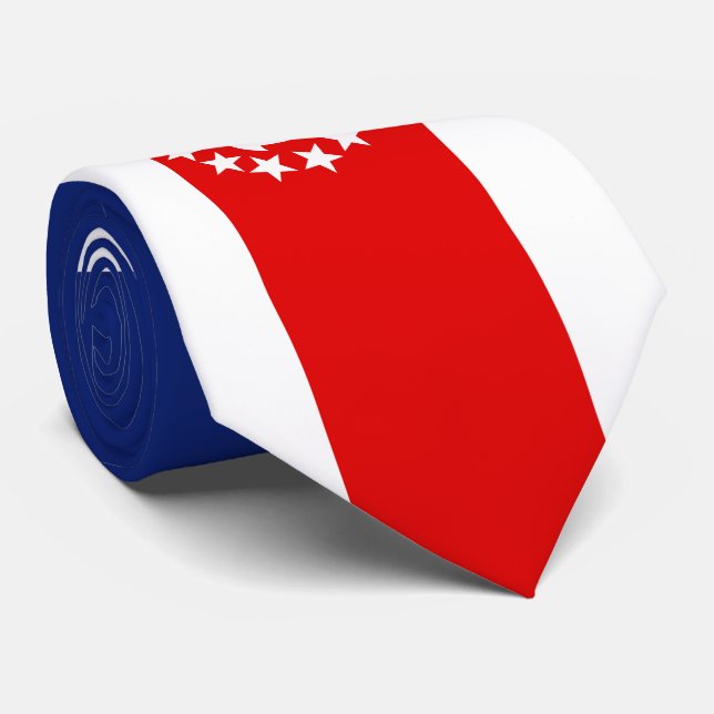 Die amerikanische Yachtflagge liegt an der Marina Krawatte (Gerollt)