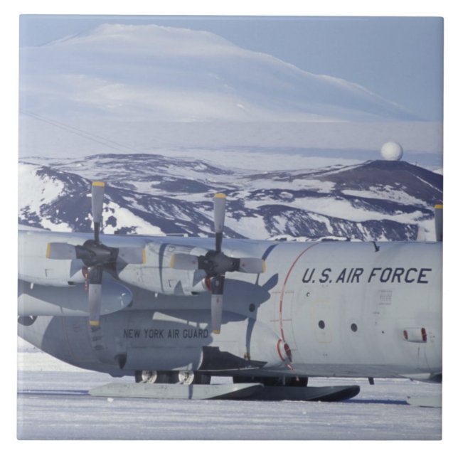 Die Antarktis, Ross-Insel, McMurdo Station, C-130 Fliese (Vorderseite)