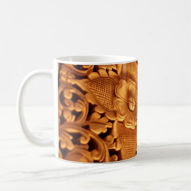 Die antike Goldblume nah Kaffeetasse (Links)